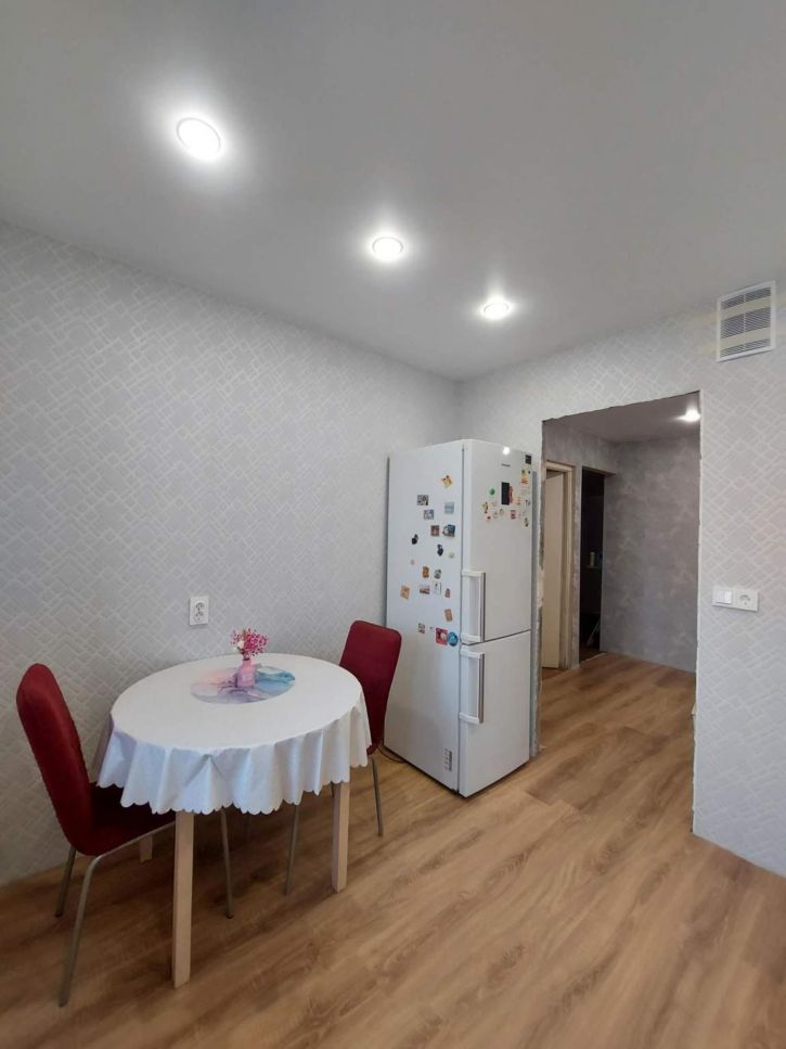 3-комн квартира Кузбасской Дивизии улица, д.40