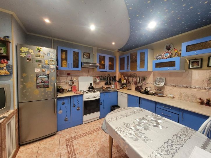 3-комн квартира улица Байкова, 11