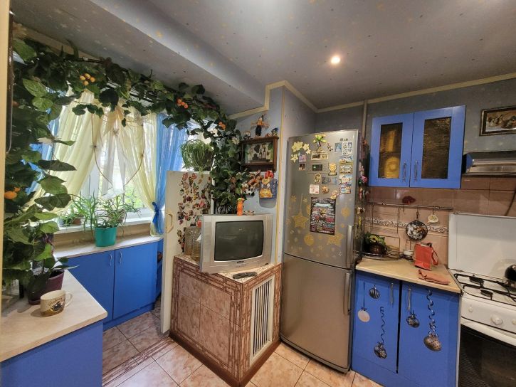 3-комн квартира улица Байкова, 11