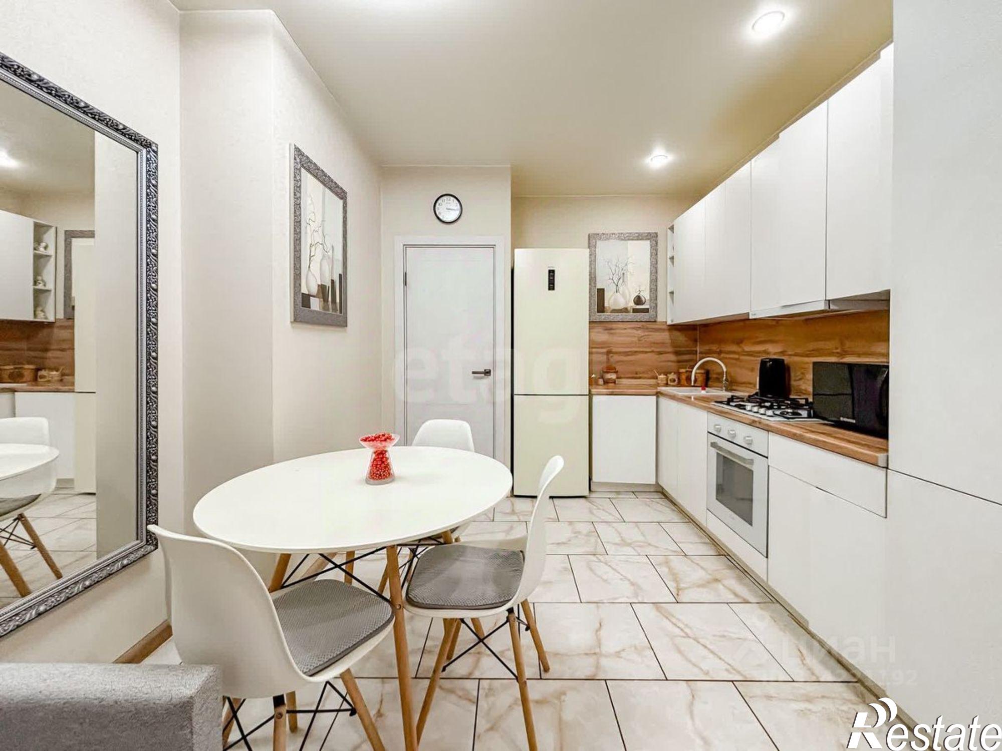 Сдать квартиру за 45 000 рублей на улица Леона Поземского, 10