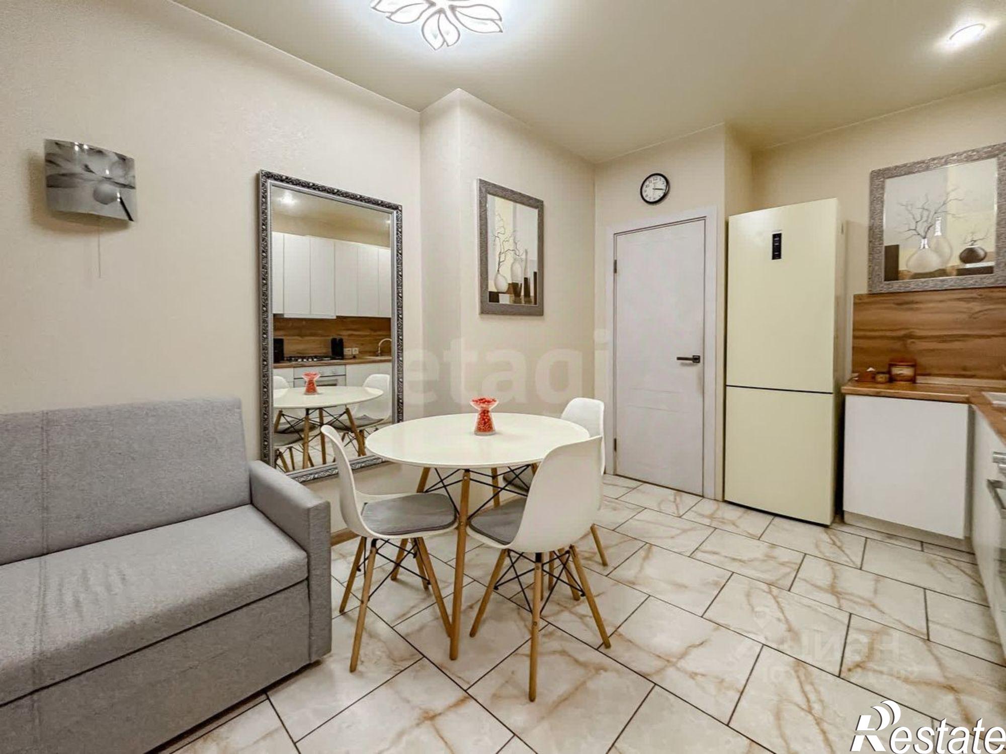 Сдать квартиру за 45 000 рублей на улица Леона Поземского, 10