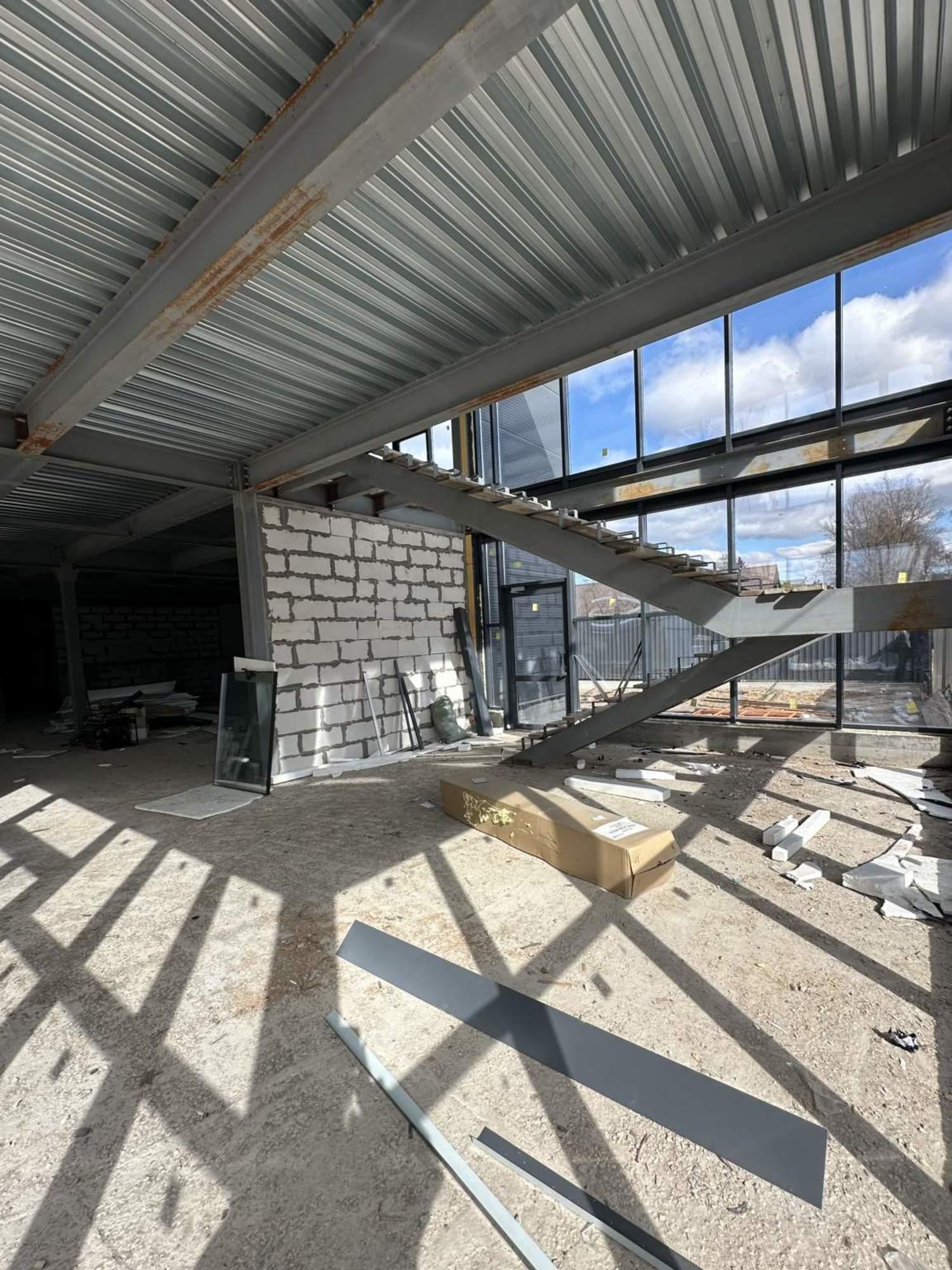 Купить помещение свободного назначения за 25 000 000 рублей на Молодова улица, д.17