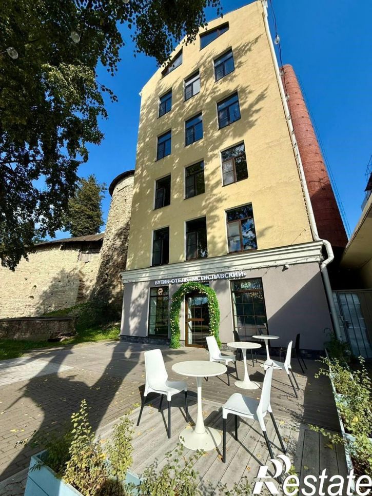 Отдельное здание Набережная реки Великой, 12