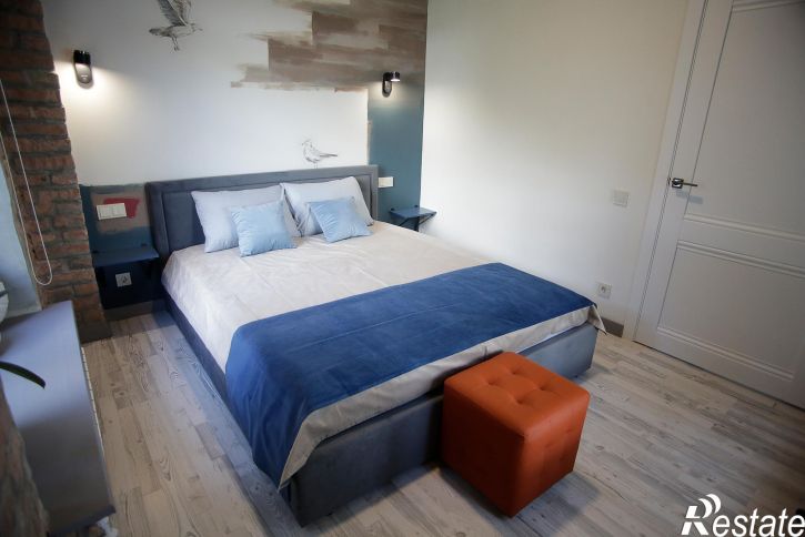 Отдельное здание Набережная реки Великой, 12