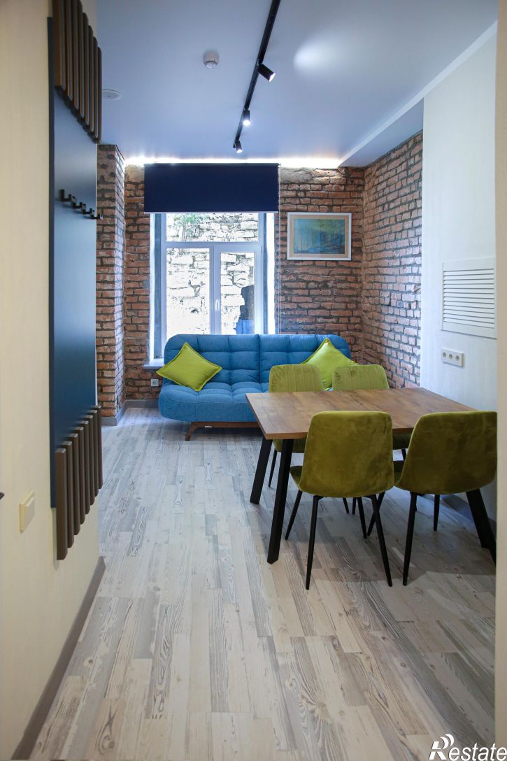 Отдельное здание Набережная реки Великой, 12