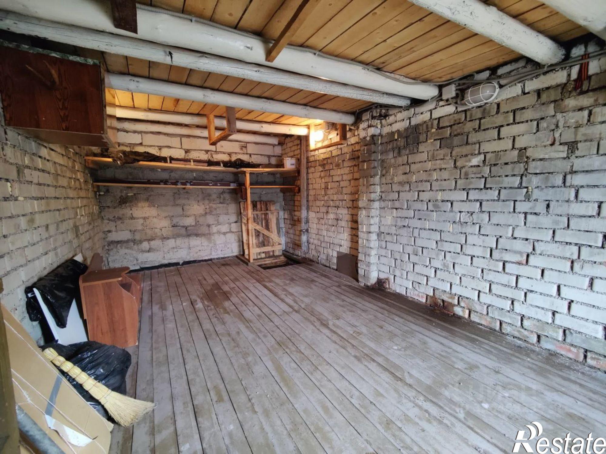 Купить гараж, место в паркинге за 380 000 рублей на городской округ Псков