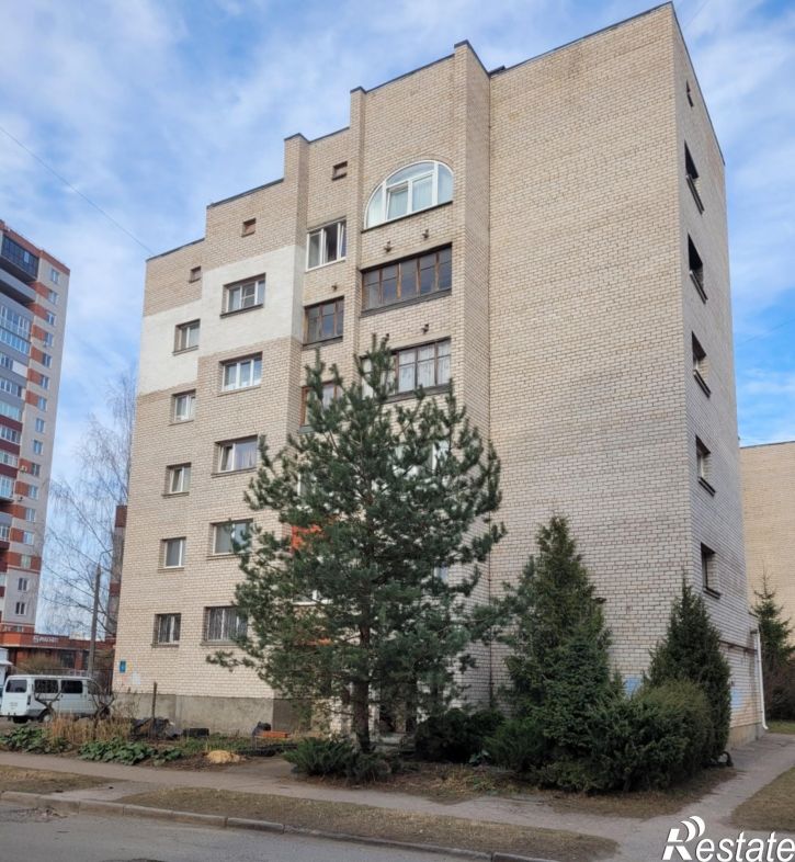 3-комн квартира улица Байкова, 11